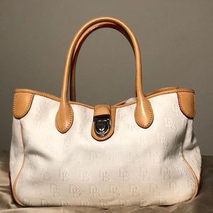 dooney and bourke beige handbolsa